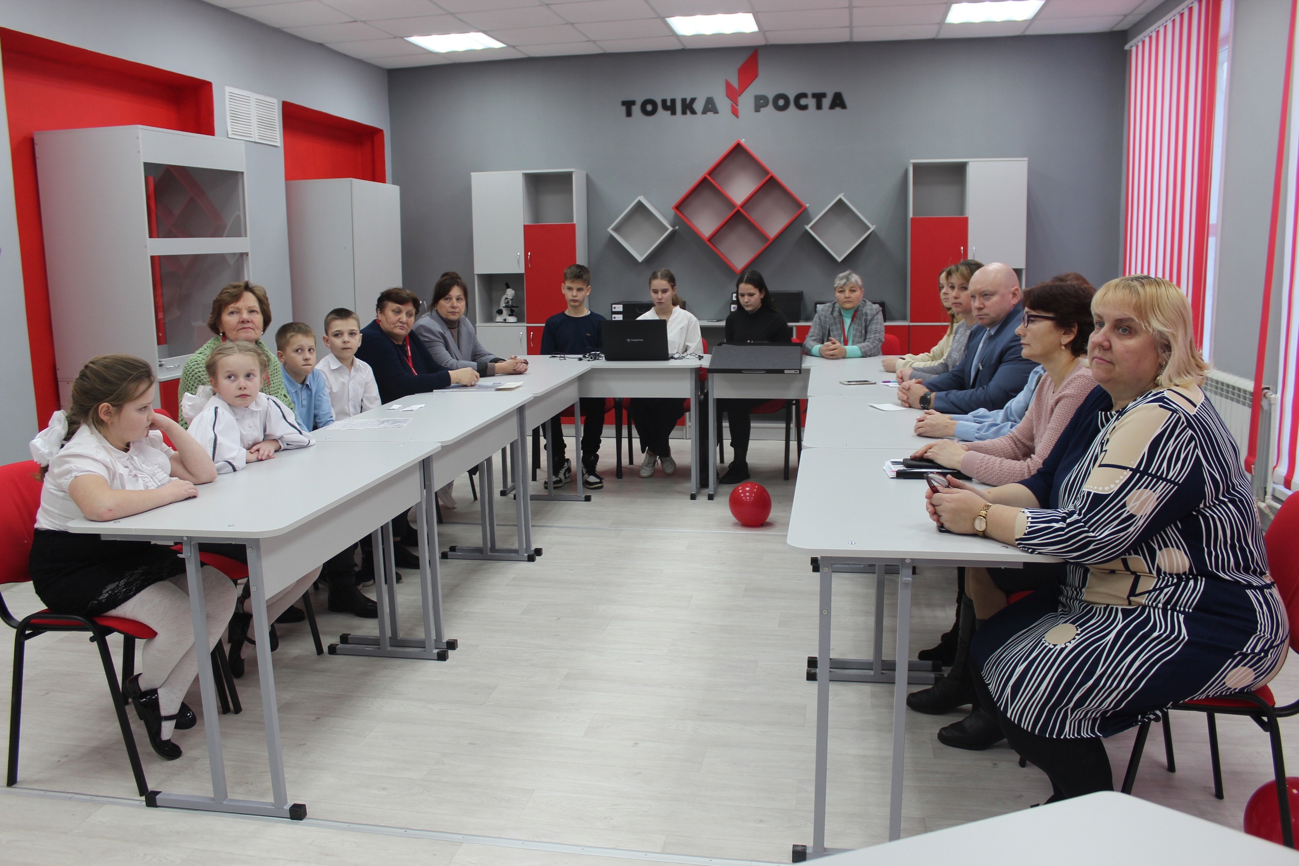 Ещё в одной школе Тверской области открыт центр «Точка роста» Ещё в одной школе Тверской области открыт центр «Точка роста»