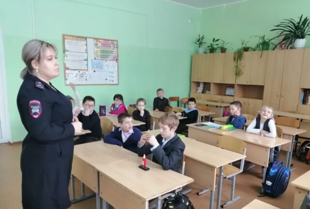 Сотрудники ГИБДД посетили ржевскую школу