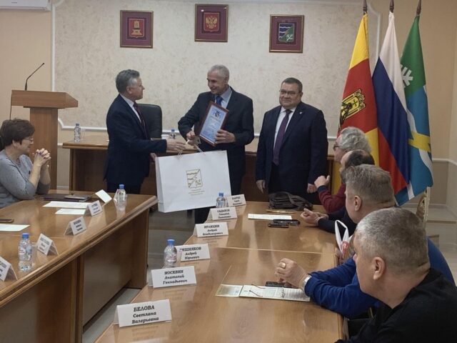 Почётному гражданину Конаковского района вручили свидетельство