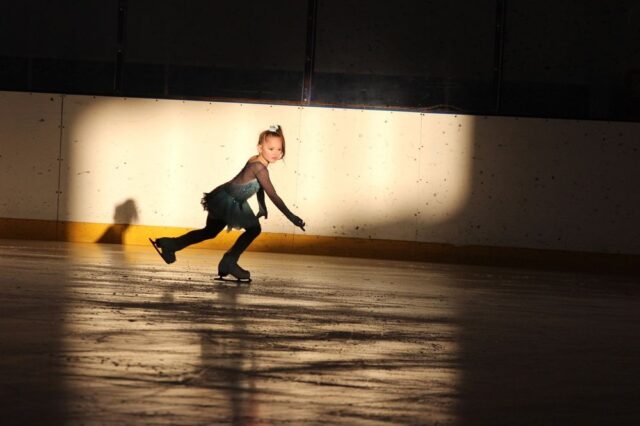 В городе Бологое юные фигуристки показали своё мастерство В городе Бологое юные фигуристки показали своё мастерство