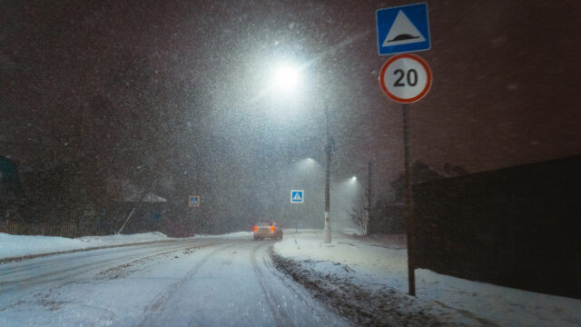 В Тверскую область приходят потепление и снегопады На улицы Твери вышла спецтехника и сотрудники «ЖЭК»