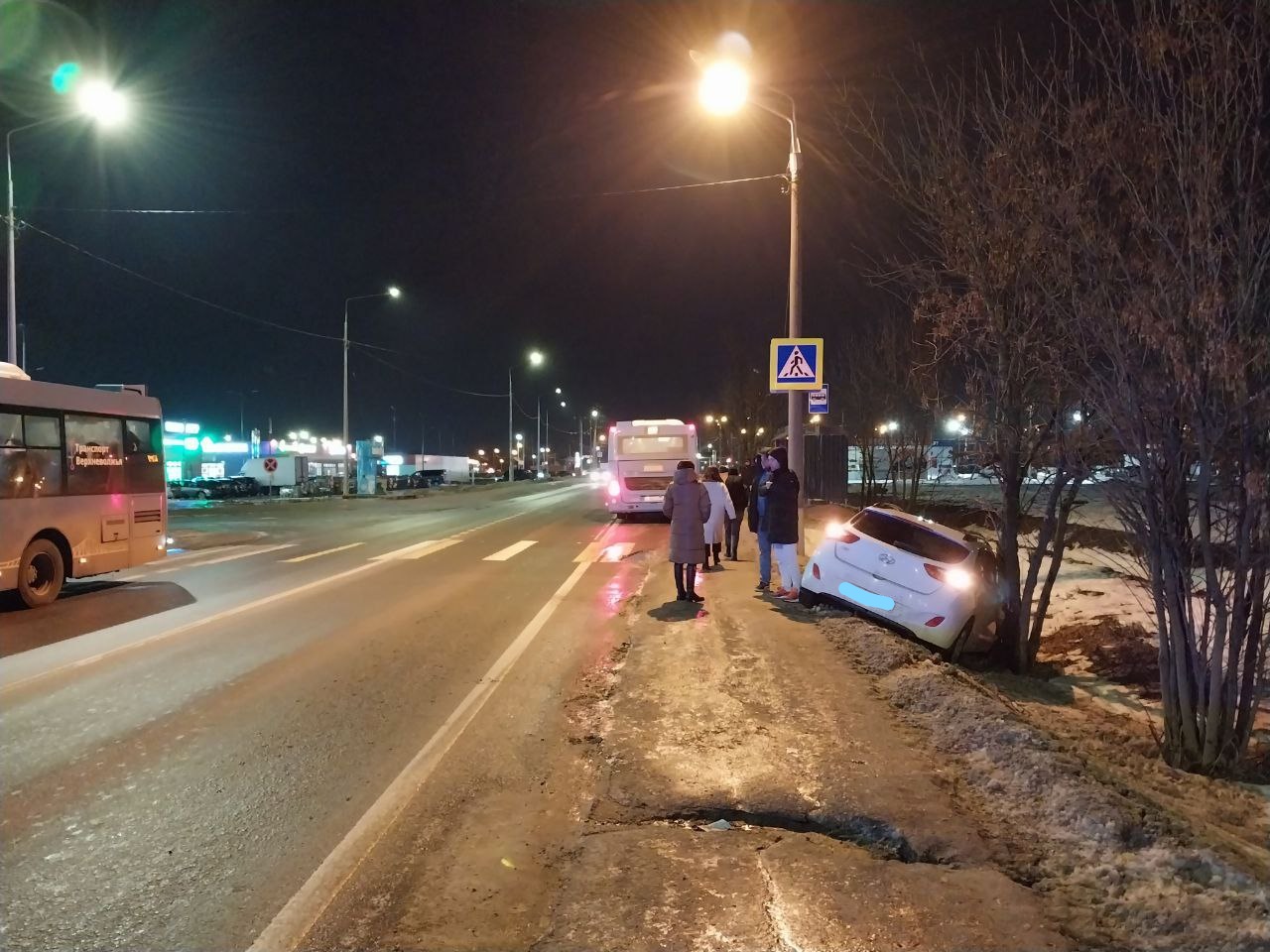 В Твери в съехавшей с дороги иномарке пострадал ребенок