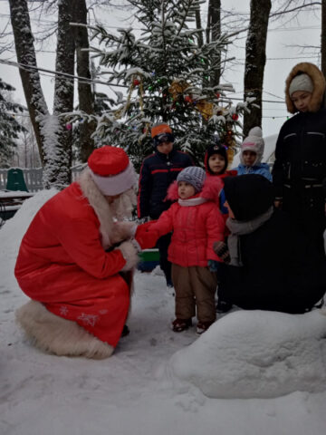 Полицейский Дед Мороз поздравил воспитанников Социально-реабилитационного центра в Нелидове