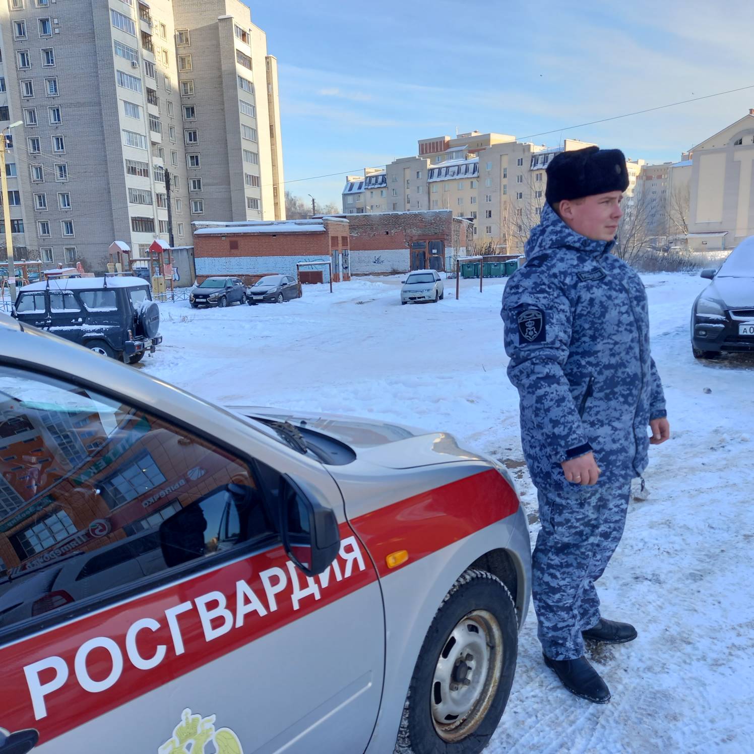 Тверские росгвардейцы задержали мужчину с полным рюкзаком продуктов