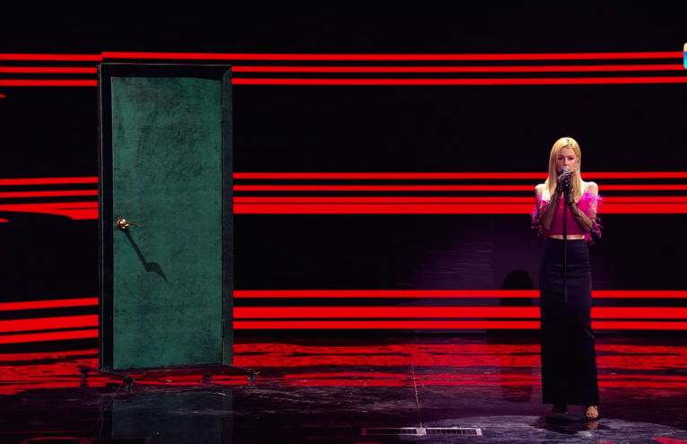 Юлианна Караулова перепела песню "Мальчик из Твери" Юлианна Караулова перепела песню "Мальчик из Твери"