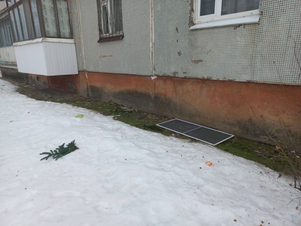 В Твери 2-летняя девочка выпала из окна пятого этажа