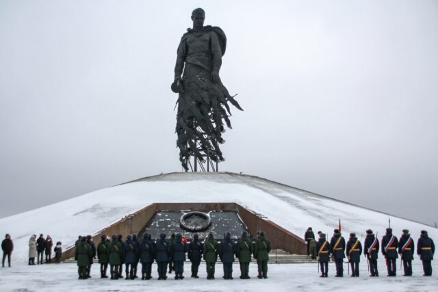 Новобранцы 32-й дивизии ПВО приняли присягу у Ржевского мемориала Новобранцы 32-й дивизии ПВО приняли присягу у Ржевского мемориала