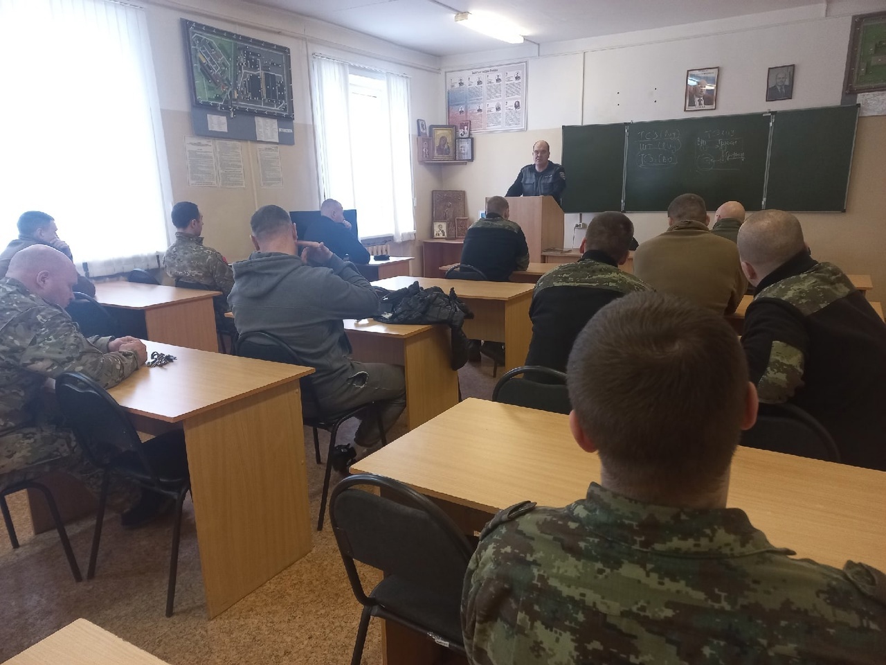 Тверские инспекторы провели для сотрудников спецназа занятие по ПДД Тверские инспекторы провели для сотрудников спецназа занятие по ПДД