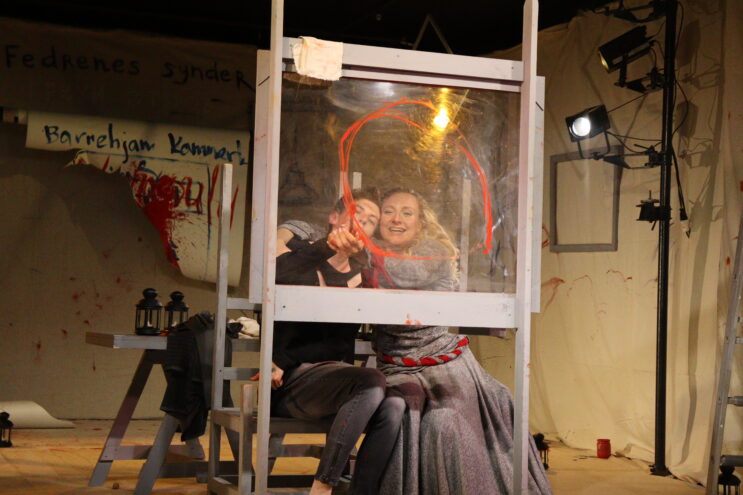 Искусство в искусстве: О чем кричит спектакль "Привидения" тверского театра драмы Искусство в искусстве: О чем кричит спектакль "Привидения" тверского театра драмы