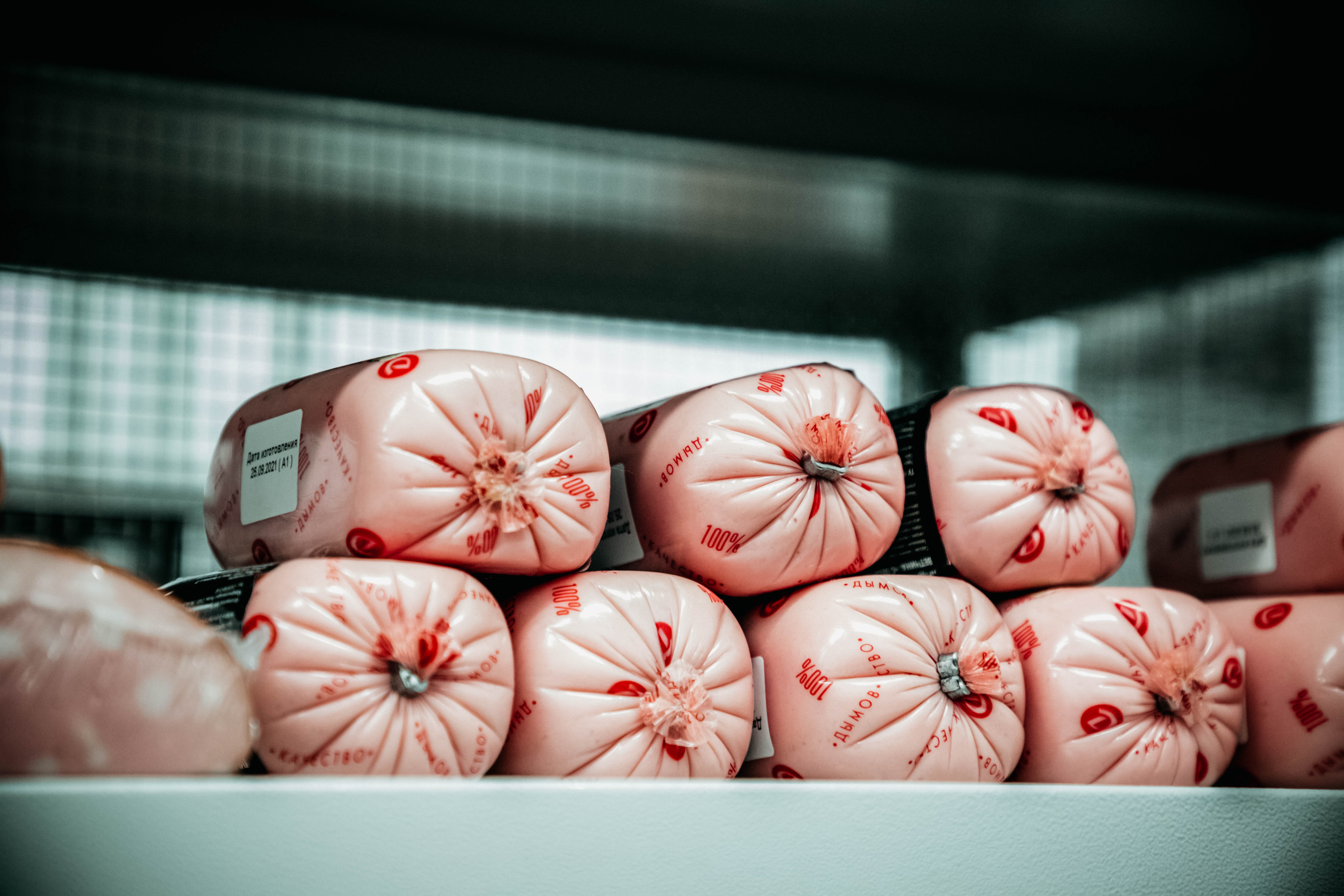 Колбасный вор несколько дней посещал один магазин в Твери