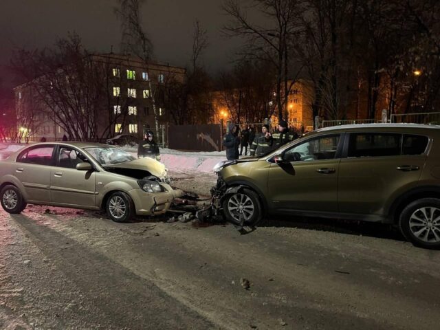 Две Киа столкнулись на дороге в Твери