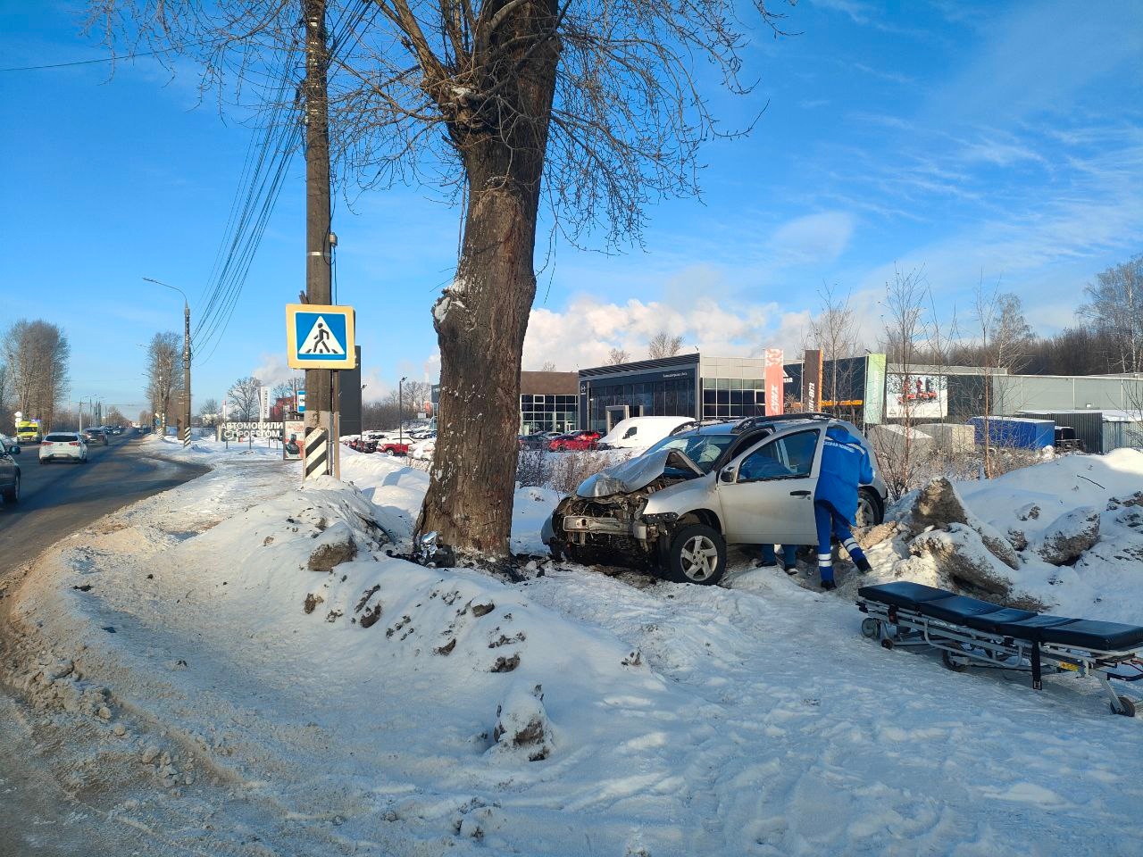 Два автомобиля не поделили главную дорогу в Твери