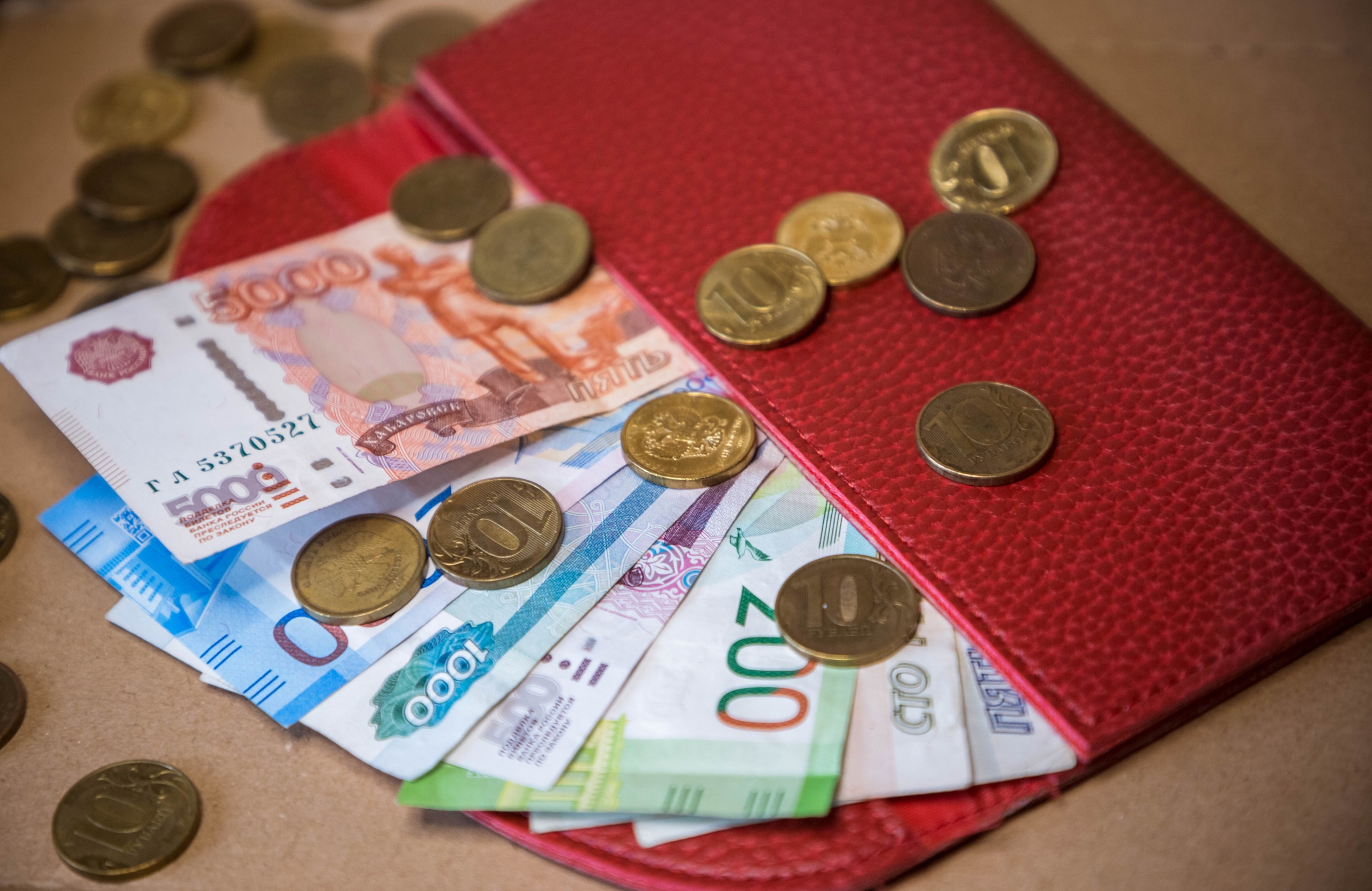 Жительница Тверской области две недели отправляла деньги мошенникам