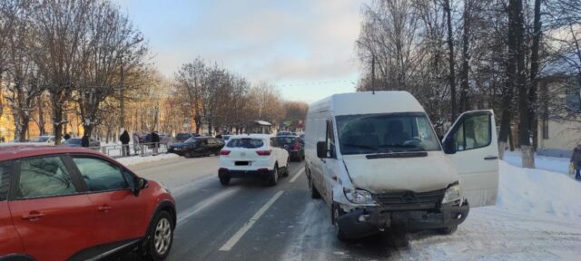 В Твери в аварии женщина получила сотрясение головного мозга