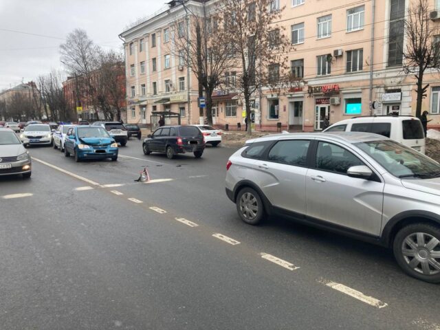 В Твери в аварии пострадал водитель иномарки В Твери в аварии пострадал водитель иномарки