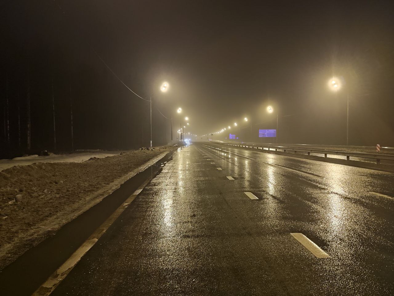 Иномарка вылетела в кювет на трассе М-10 в Тверской области