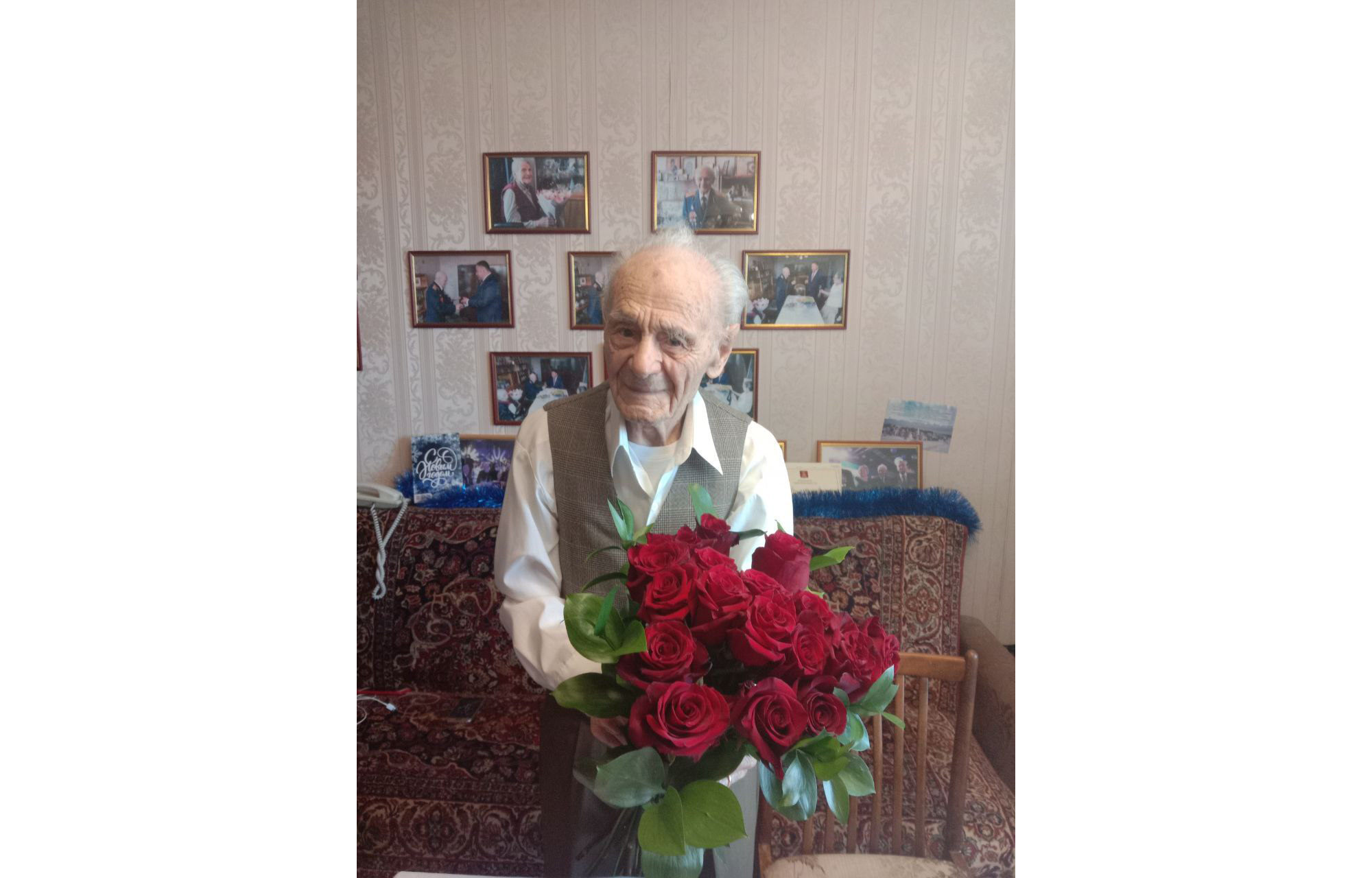 Губернатор Игорь Руденя поздравил с 97-летием фронтовика Ашота Смбатовича Оганесова Губернатор Игорь Руденя поздравил с 97-летием фронтовика Ашота Смбатовича Оганесова