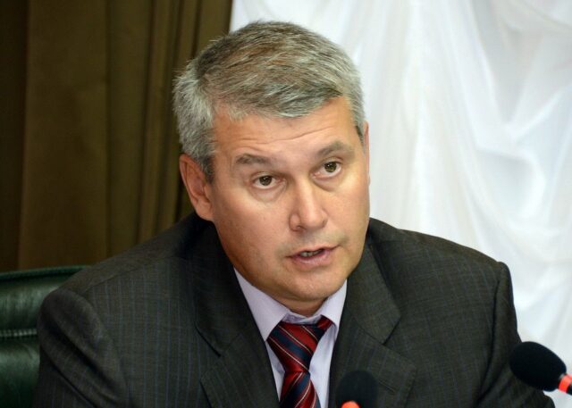 Олег Лебедев: Страна живет, пока работают заводы Олег Лебедев: Страна живет, пока работают заводы