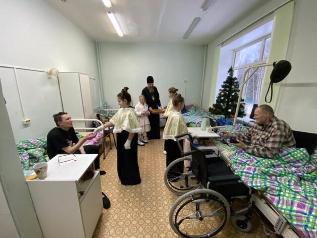 Ансамбль «Завидовские зори» выступил перед пациентами больницы Ансамбль «Завидовские зори» выступил перед пациентами больницы