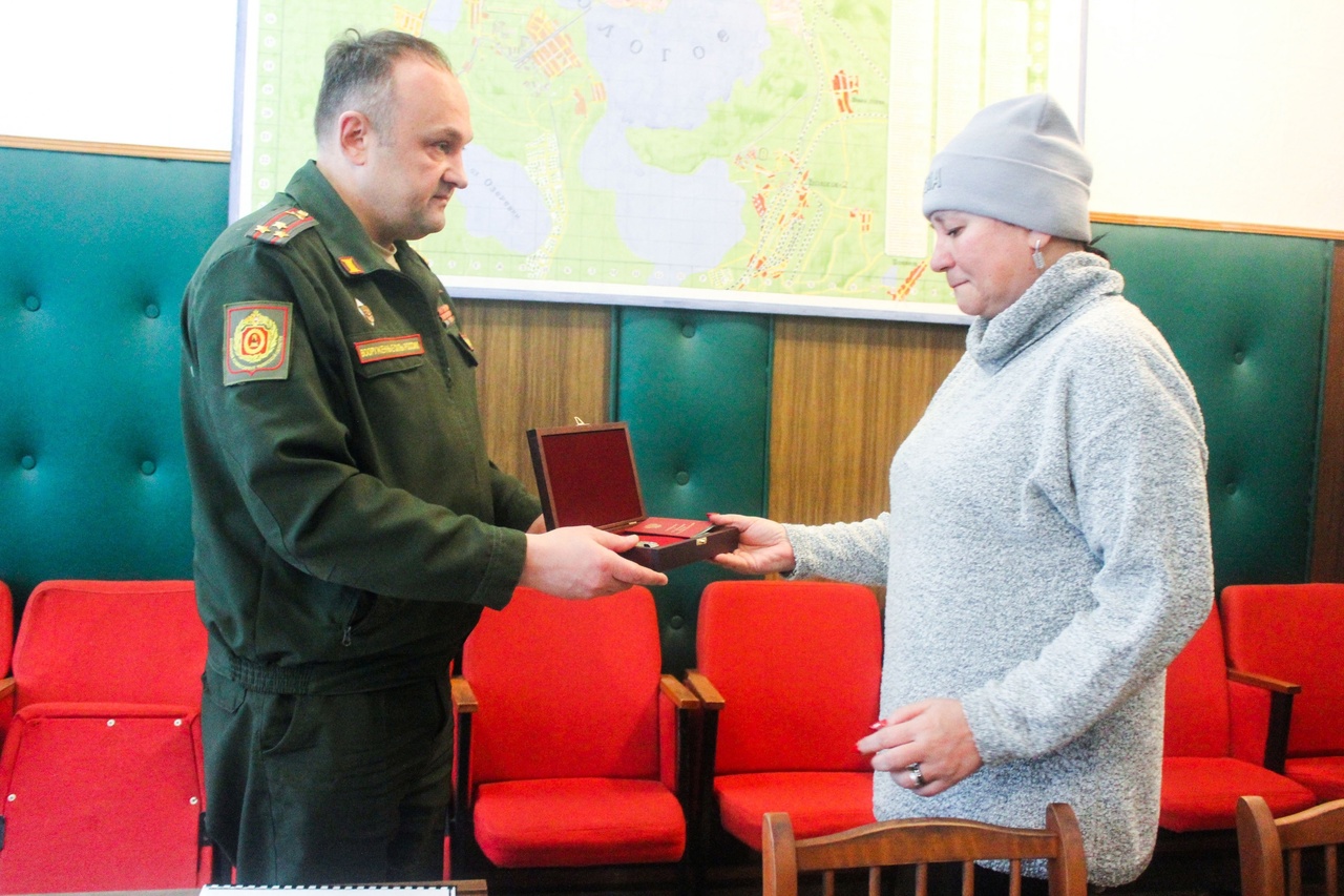 Родным погибших участников СВО в Бологое вручили ордена Мужества