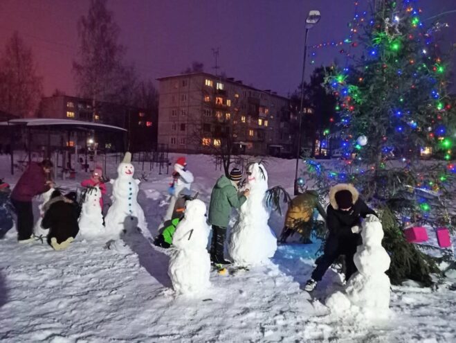 В Бологовском районе отметили день рождения Снеговика В Бологовском районе отметили день рождения Снеговика