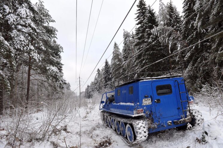 Специалисты «Тверьэнерго» работают в особом режиме из-за сильного снегопада в регионе