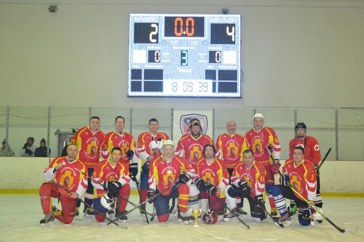 В Калининском районе состоялся финал Чемпионата по хоккею среди взрослых команд