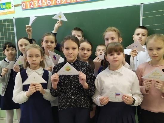 Школьники из Тверской области написали письма солдатам