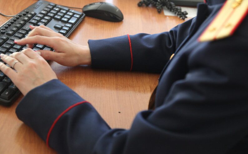 В тверском дворе обнаружен труп мужчины В Тверской области автомобиль скорой помощи не попал к ребенку из-за плохого состояния дороги