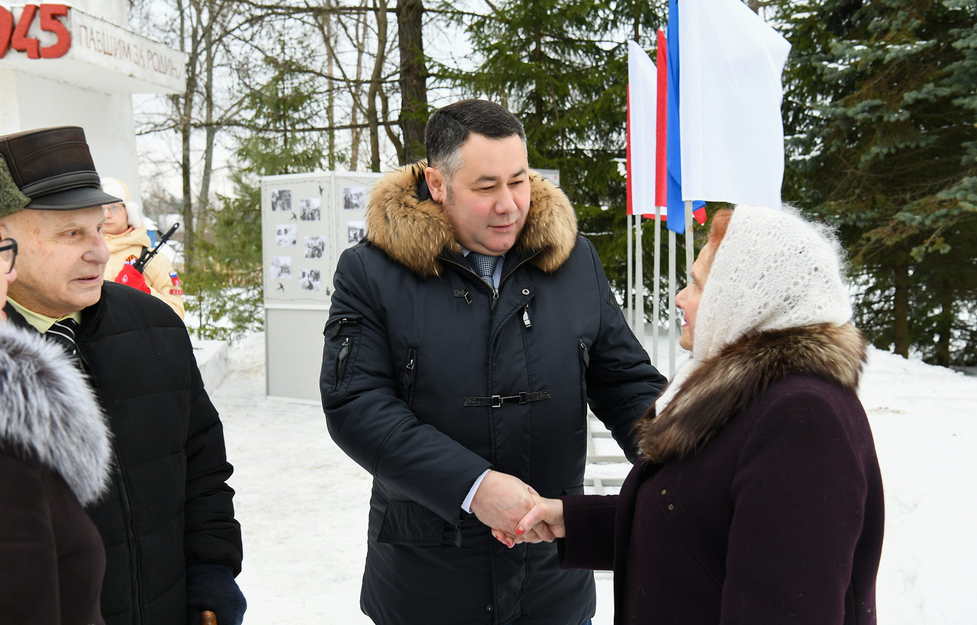 Игорь Руденя в Сонково возложил цветы к Обелиску Славы