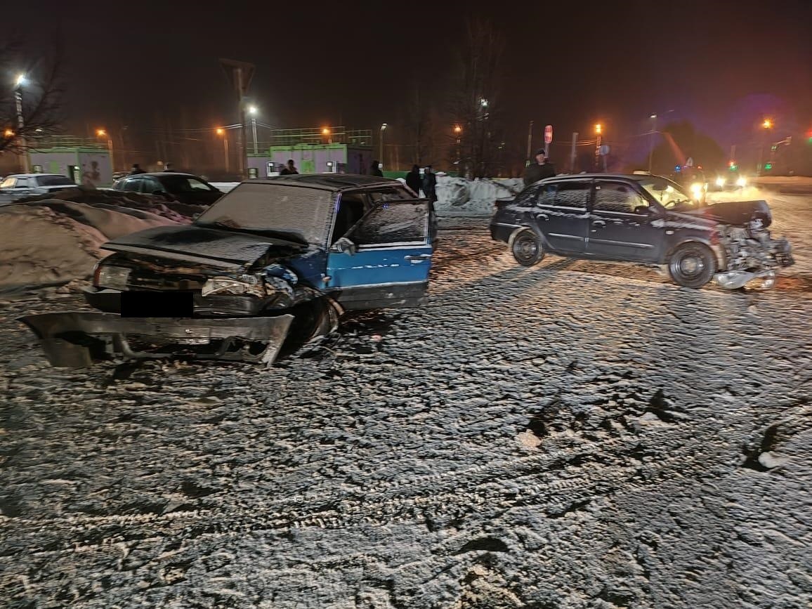 В Тверской области в аварии пострадали два человека