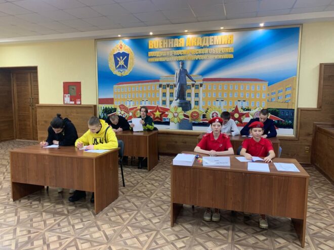 В Твери школьники и студенты написали письма защитникам Отечества В Твери школьники и студенты написали письма защитникам Отечества