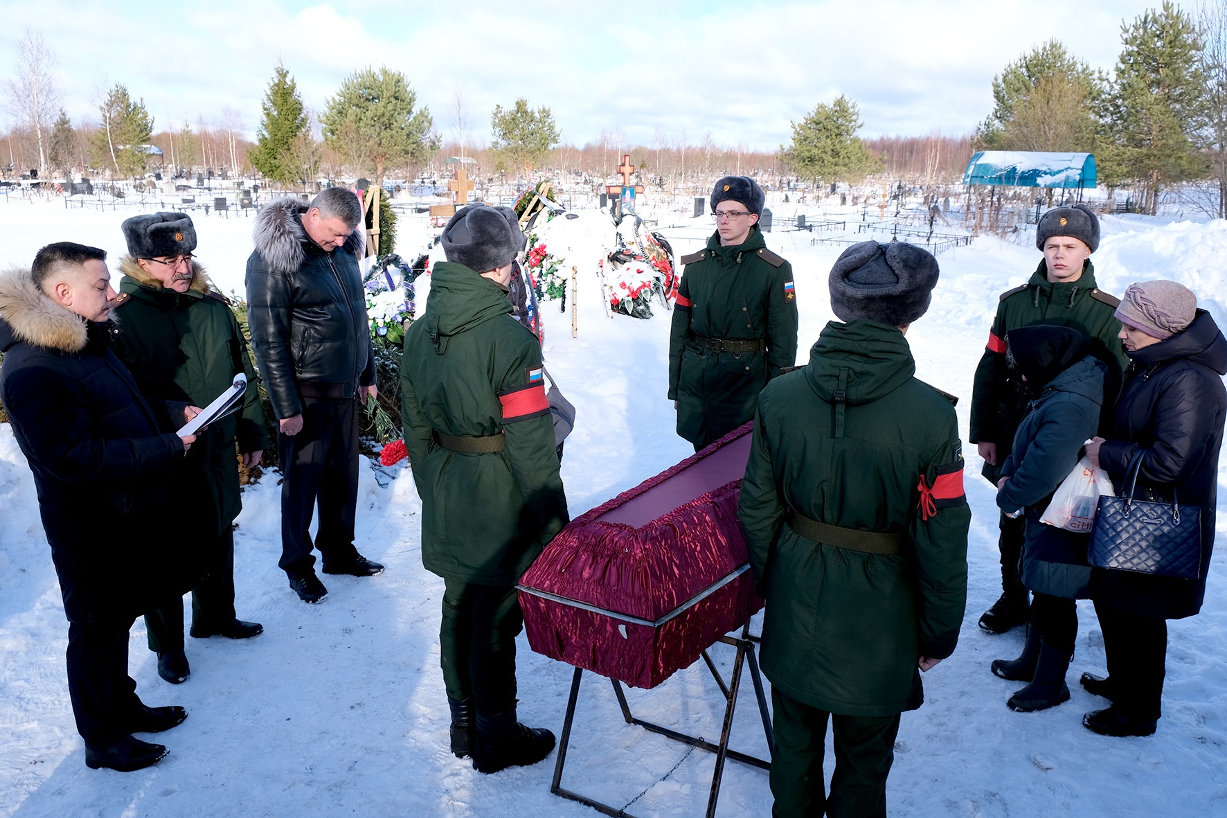 В Кимрах простились с местным жителем, который погиб в ходе специальной военной операции В Кимрах простились с местным жителем, который погиб в ходе специальной военной операции