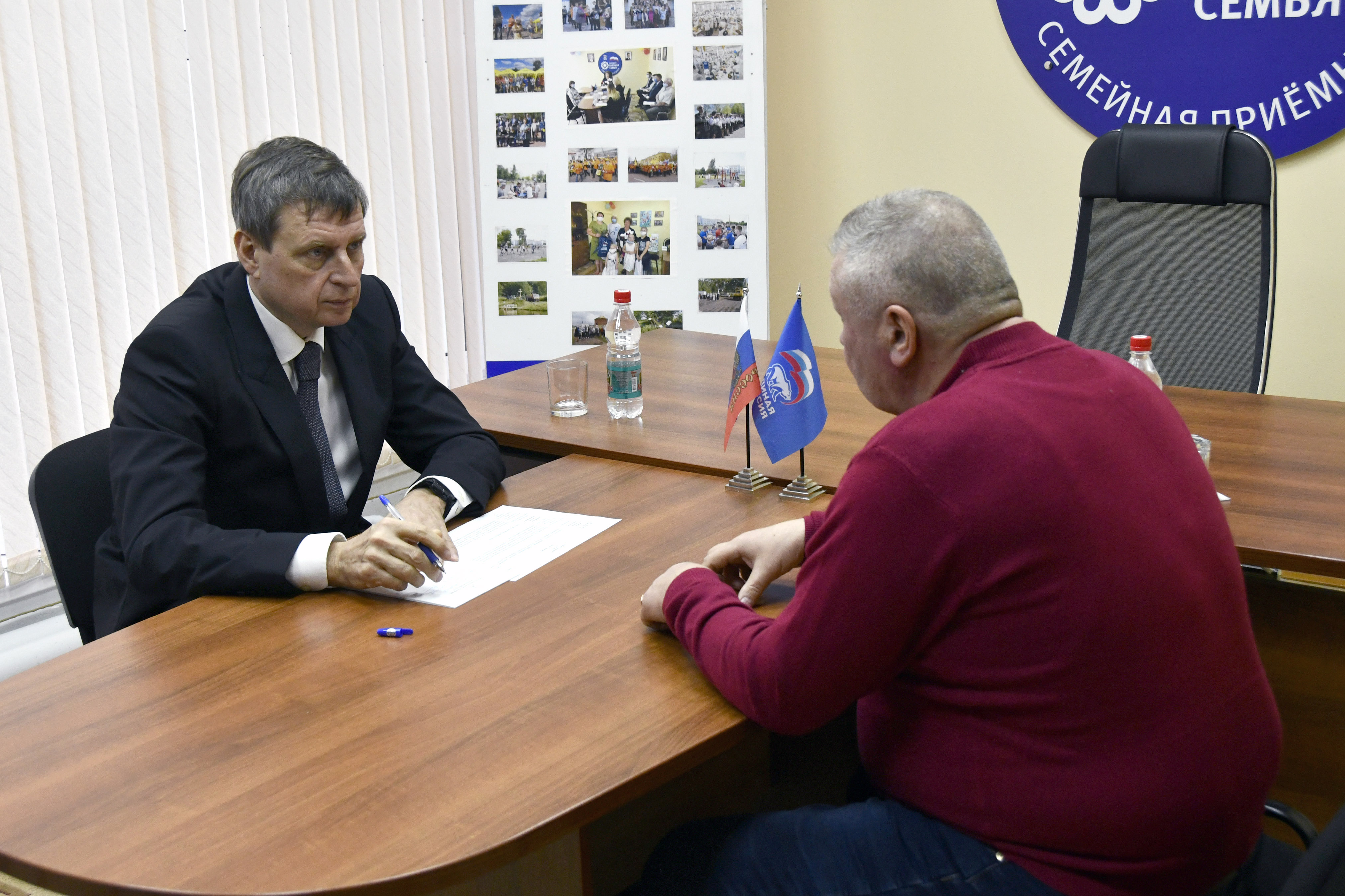 Сенатор Андрей Епишин провел прием граждан Сенатор Андрей Епишин провел прием граждан