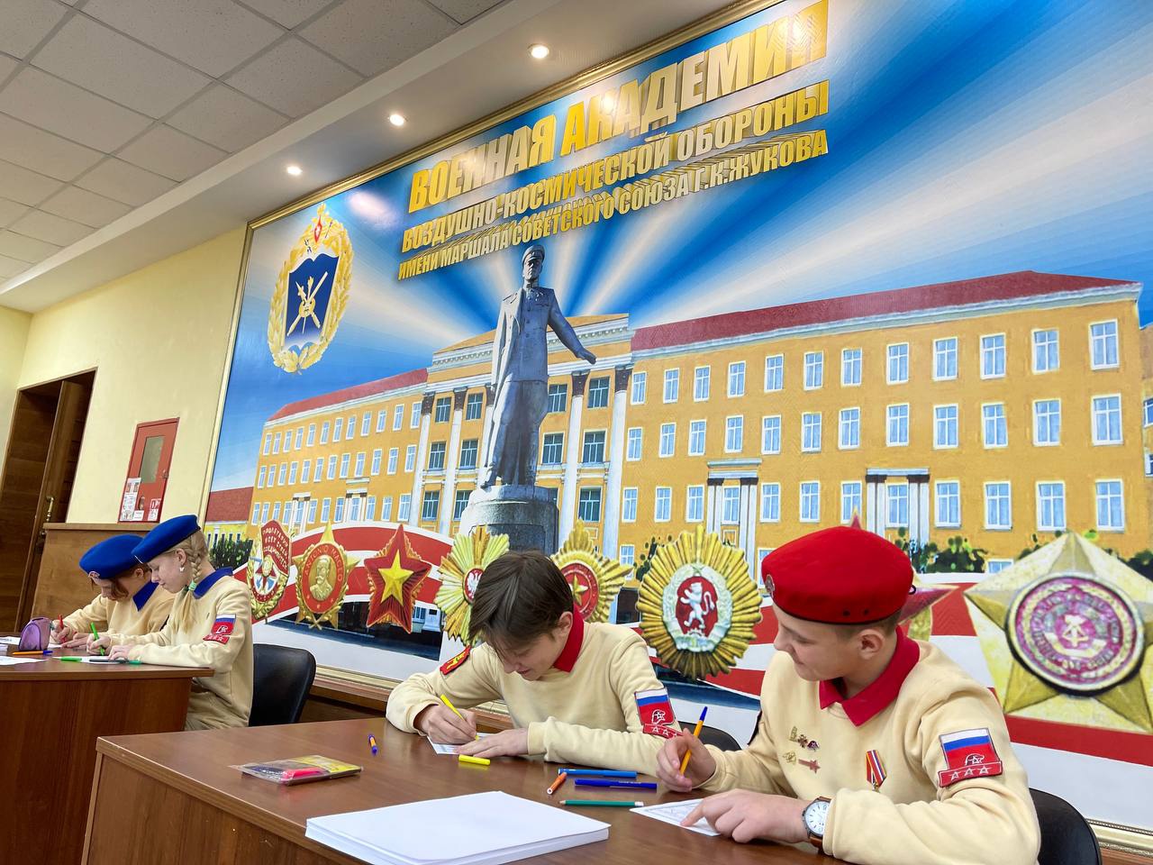 В Твери школьники и студенты написали письма защитникам Отечества