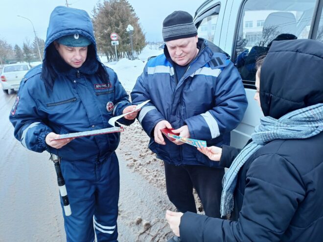 В Тверской области сотрудники ГИБДД Ржева и студентки призывали участников дорожного движения соблюдать ПДД В Тверской области сотрудники ГИБДД Ржева и студентки призывали участников дорожного движения соблюдать ПДД