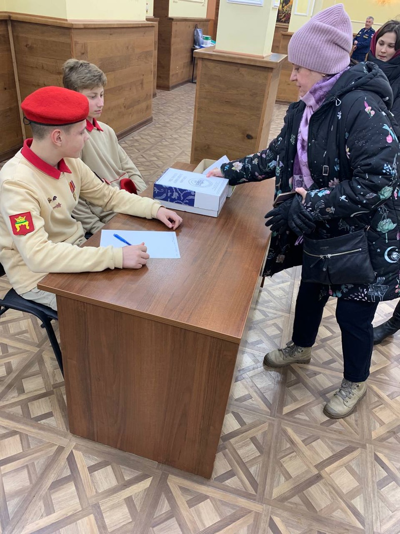 В Твери школьники и студенты написали письма защитникам Отечества