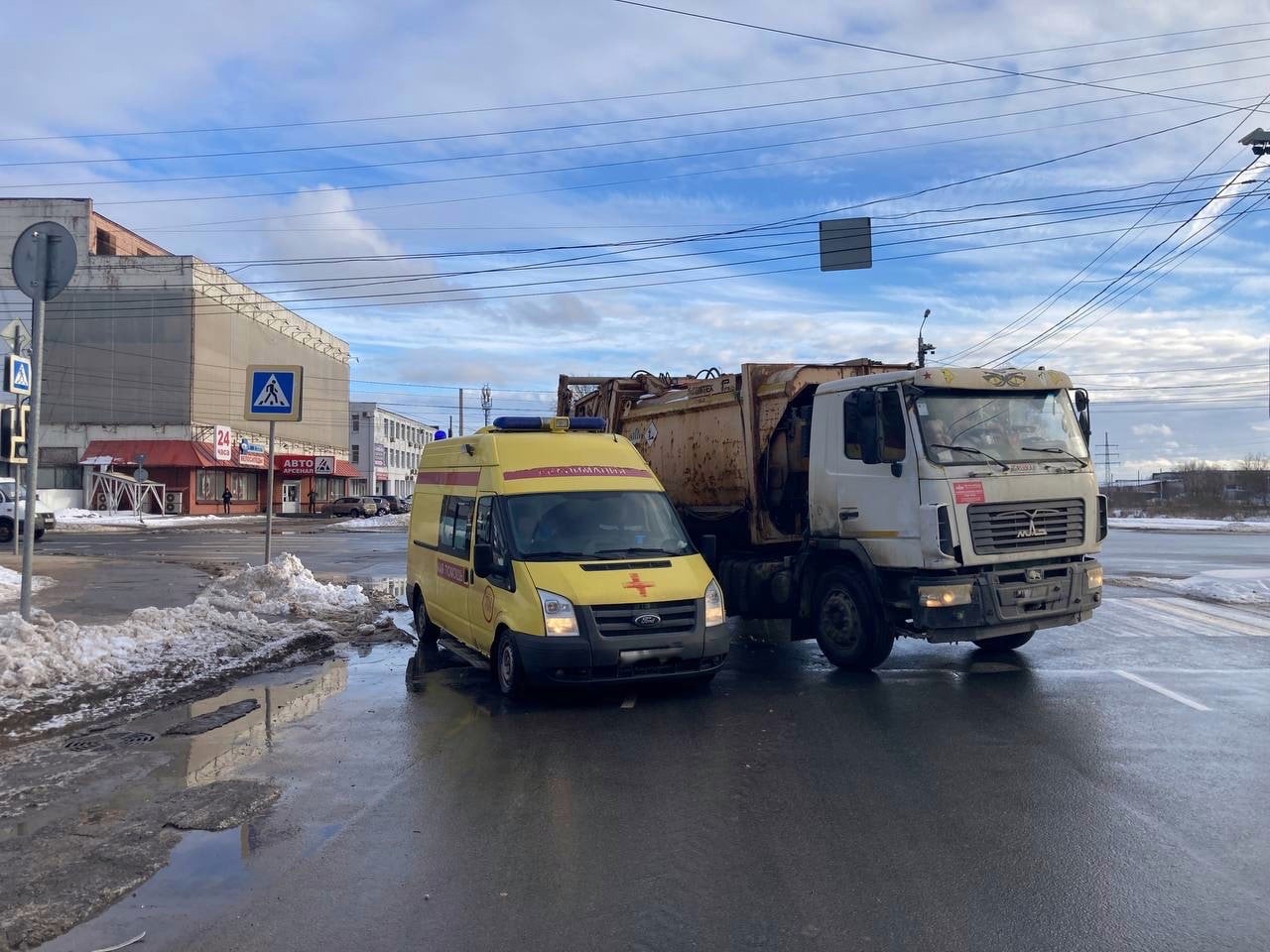 В Твери МАЗ сбил мужчину В Твери МАЗ сбил мужчину