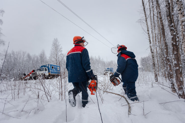 Специалисты «Тверьэнерго» работают в особом режиме из-за сильного снегопада в регионе В Тверской области ликвидируют последствия непогоды