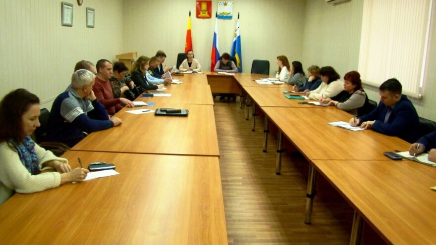 В Вышнем Волочке обсудили Масленицу и лыжный поход