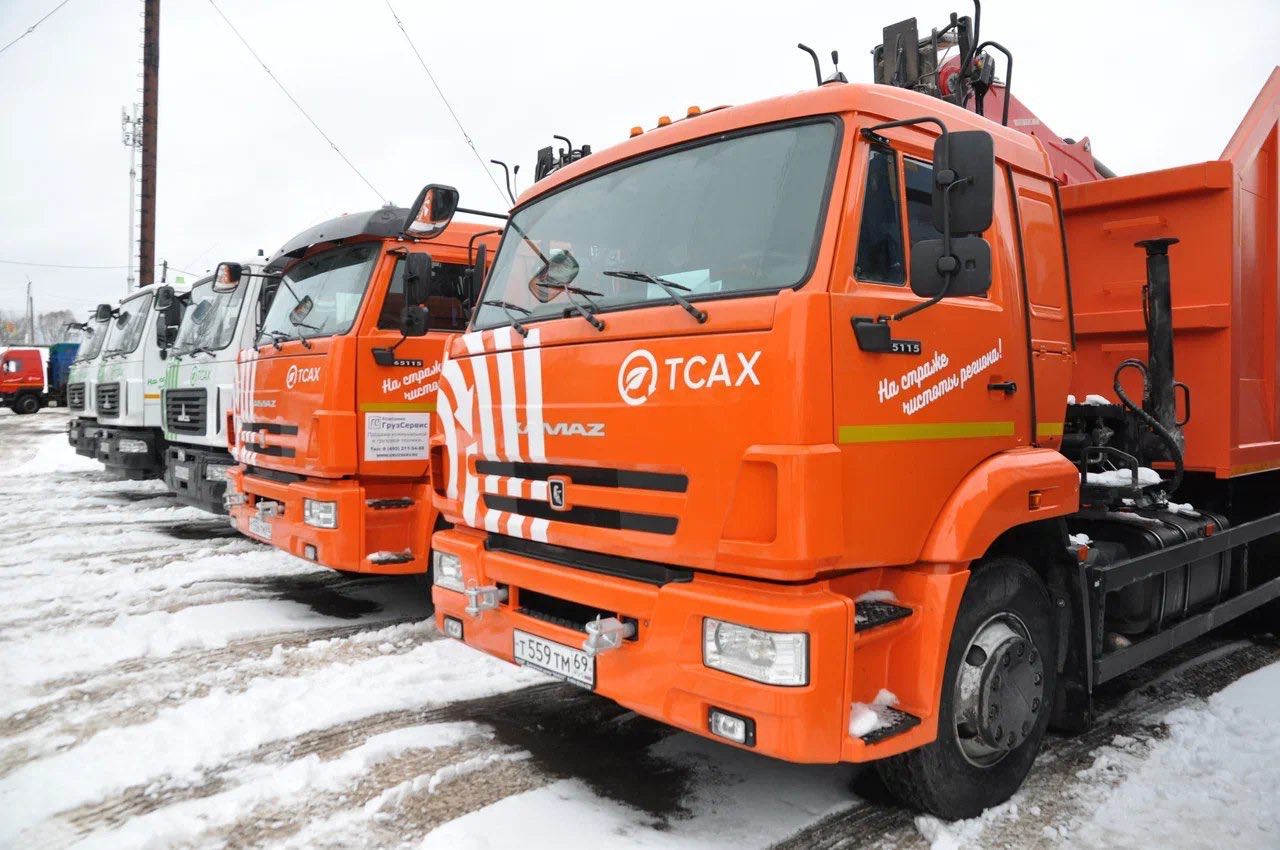 В Тверской области появились новые машины для сбора и утилизации ТКО