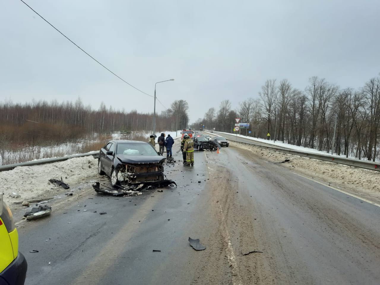 На трассе под Тверью столкнулись две иномарки