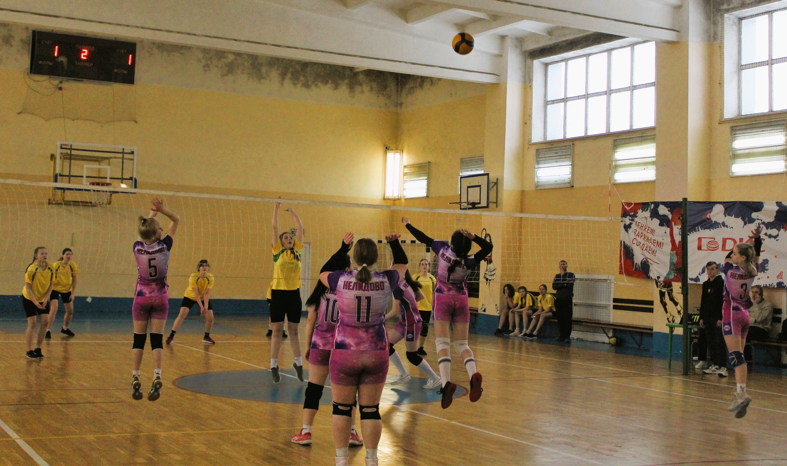 В Нелидове стартовал зональный этап первенства по волейболу среди женских команд