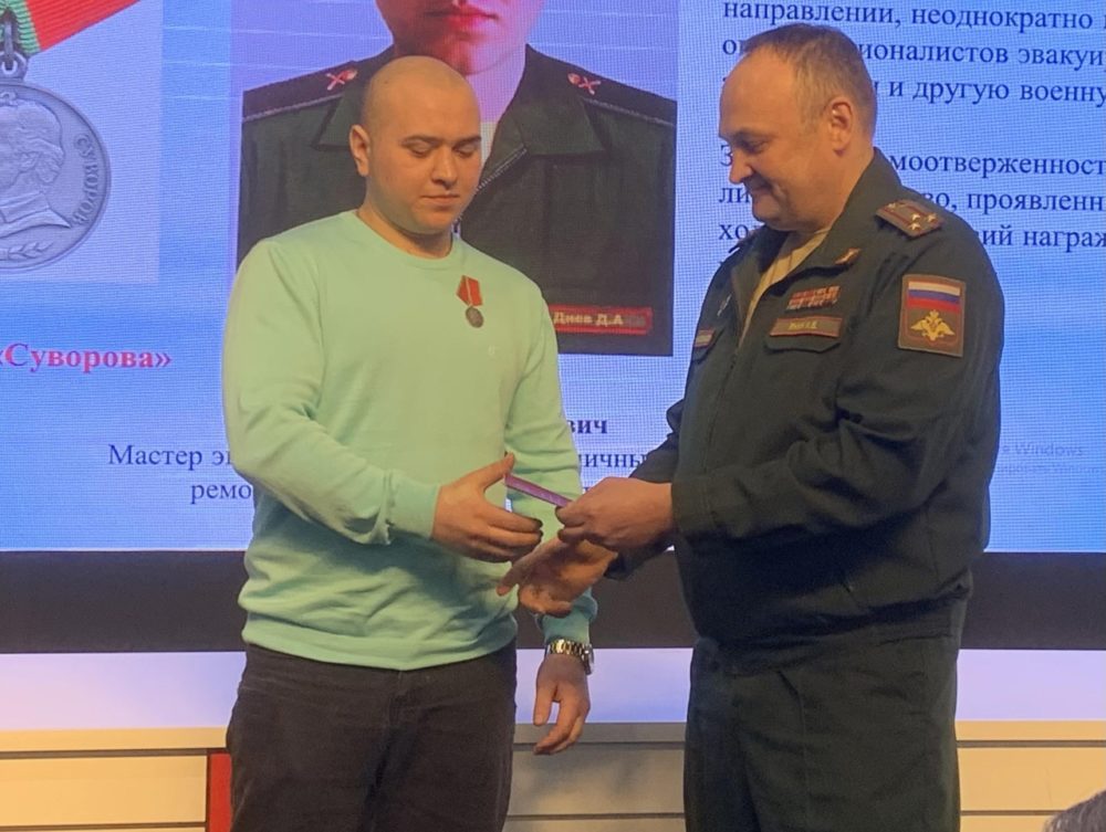 Денис Диев из Конаковского района награждён медалью Суворова Денис Диев из Конаковского района награждён медалью Суворова