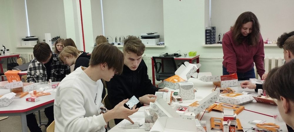 В Конаковском районе школьники создают электронные устройства