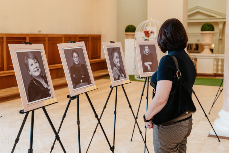 Плеяда Верхневолжья: В Твери открылась выставка фотопортретов деятелей культуры Плеяда Верхневолжья: В Твери открылась выставка фотопортретов деятелей культуры