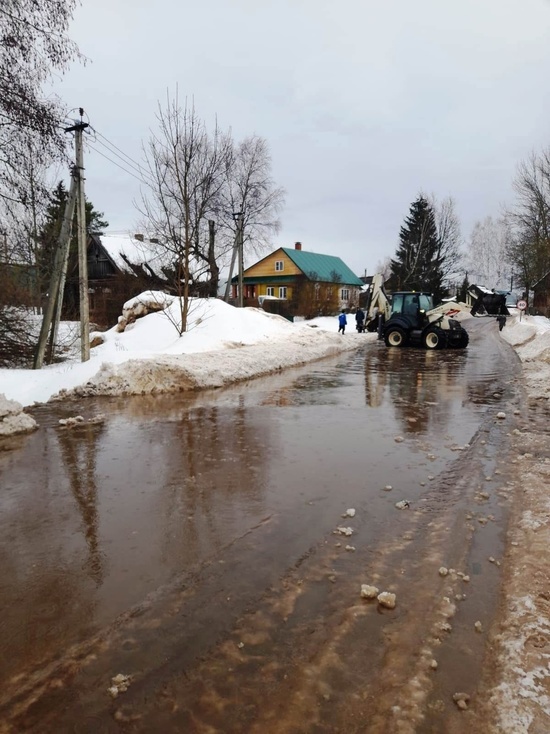 В Андреаполе продолжаются работы по водоотведению