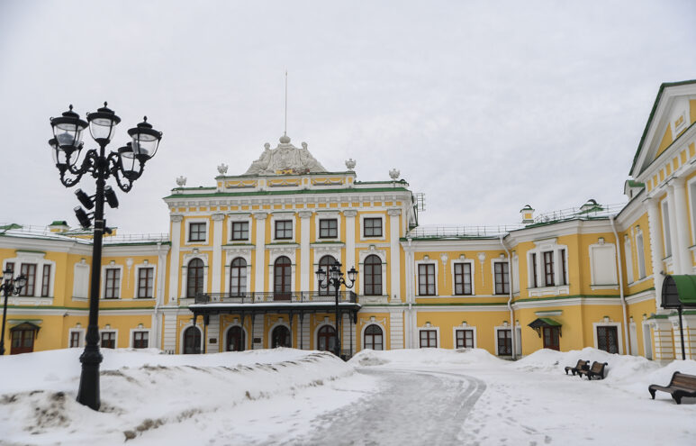 Школьники из Ржева и Вышнего Волочка приехали в Тверь в ходе проекта «Нас пригласили во Дворец и РМИ» В Тверском императорском дворце гостям расскажут о советском искусстве 1920-1960-х годов