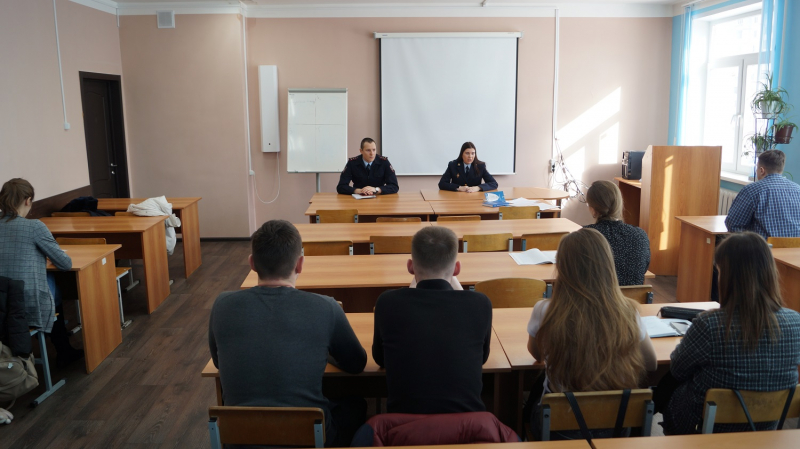 В Твери сотрудники полиции провели беседу с будущими выпускниками юрфака ТвГУ В Твери сотрудники полиции провели беседу с будущими выпускниками юрфака ТвГУ