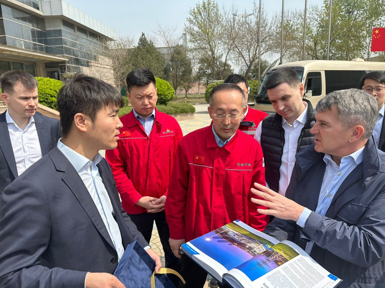 Глава «Россети Центр» Игорь Маковский в рамках обмена опытом встретился с энергетиками Китайской Народной Республики